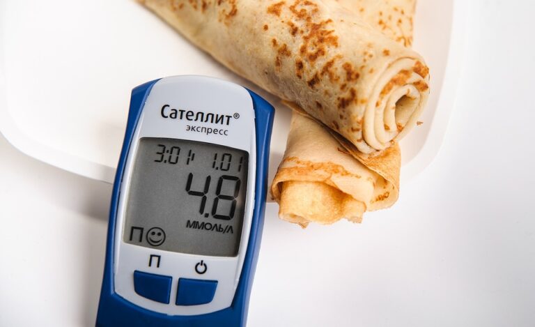 Jak často diabetici měří hladinu cukru v krvi?
